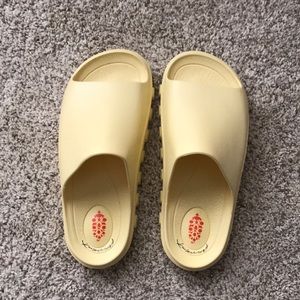 NEW Free People Movement Halftime Slides | Sand Dollar, Pastel Yellow | US 7/8